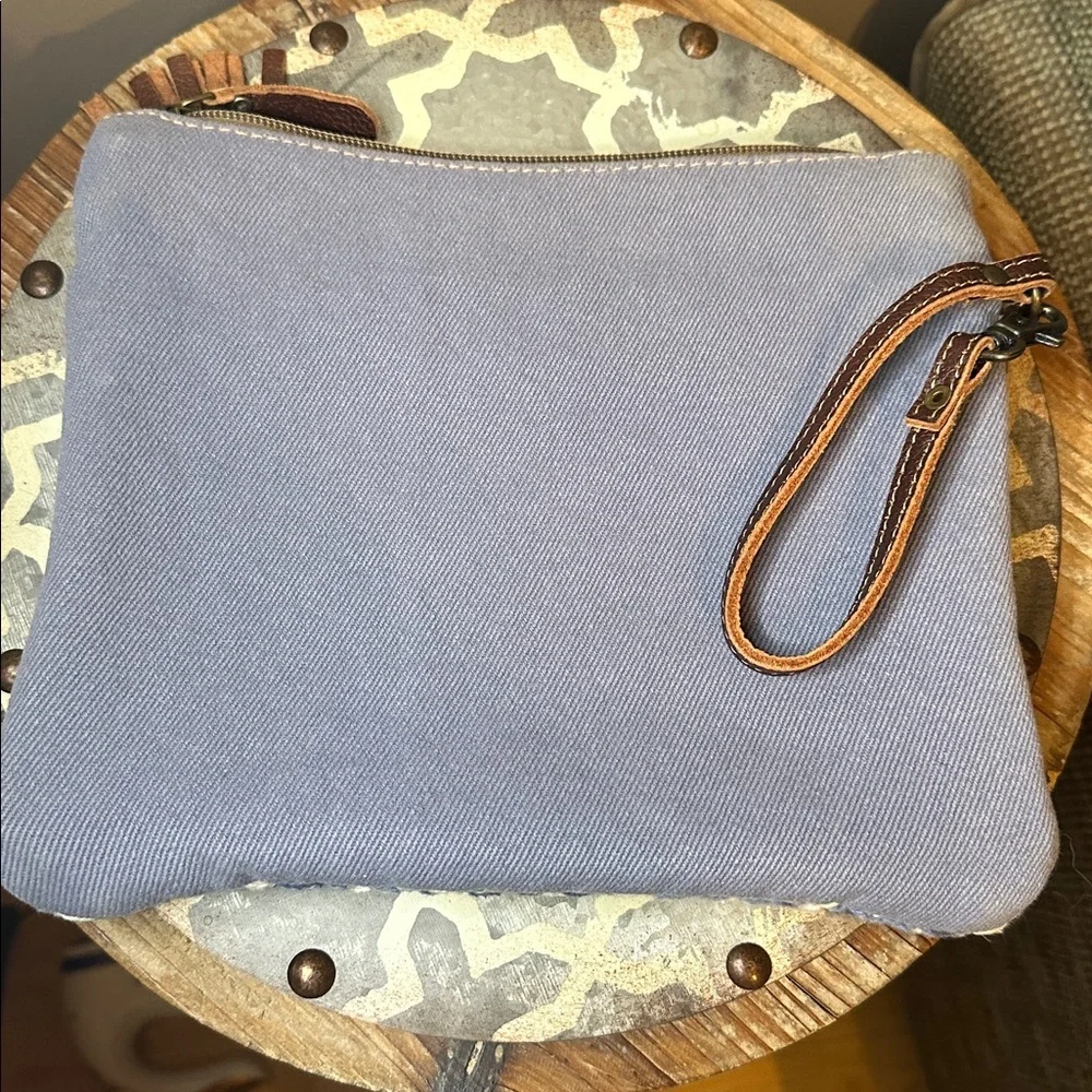 🚨SALE! Summer Brown & Blue Chevron Clutch cotton & leather perfect size!